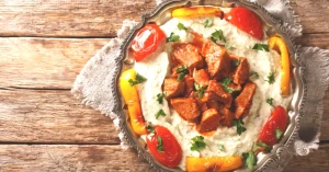 İftar Sofranızı Şenlendirin! Tereyağlı Cevizli Erişte ve Ali Nazik Kebap ile Misafirlerinizi Etkileyin!